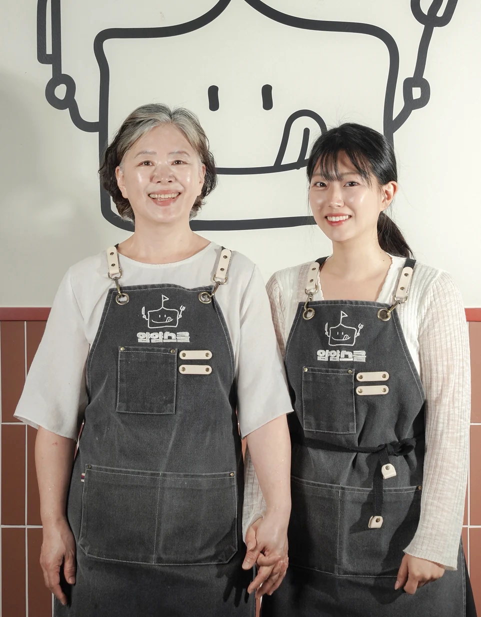 얌얌스쿨을 함께 꾸려 가는 엄마와 딸